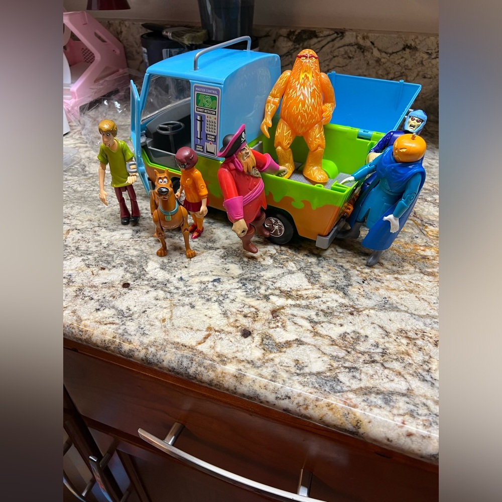 Scooby Doo figures and Ghost Patrol Mystery Machine